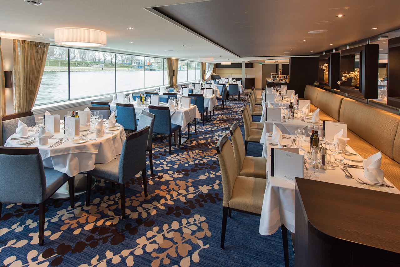 Travelmodia - Dining room on Avalon Waterways